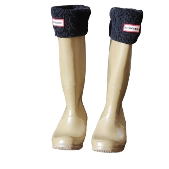 Hunter original tall rain boots color tan size 6M/7F socks included - Picture 9 of 10